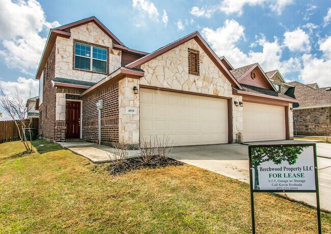 Vista frontal - ¡TU nuevo hogar! - 4917 Sanger Circle