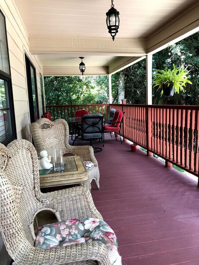 Foto del edificio - 290 S Old Kings Rd