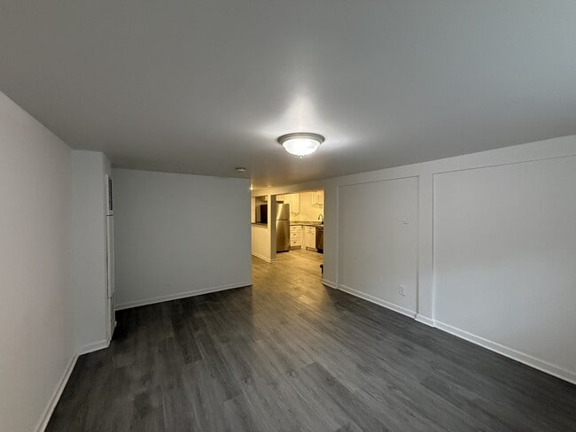 Building Photo - 2301 W Montrose Ave