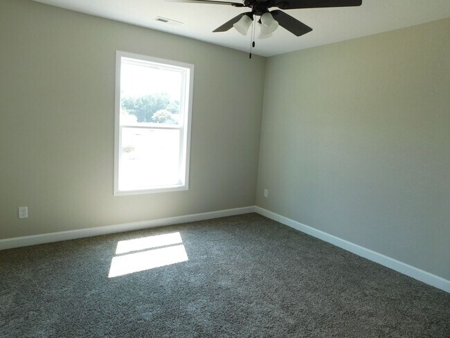 Foto del edificio - New Construction In Ferry Pointe Subdivision