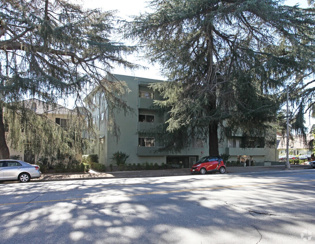 Building Photo - 4534 Los Feliz Blvd