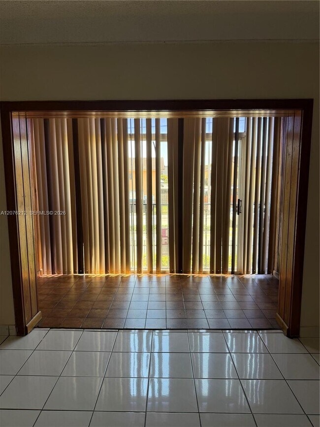 Foto del edificio - 1855 W 60th St