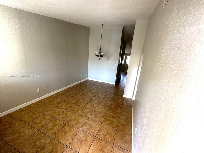 Building Photo - 1651 SE 28th Ct