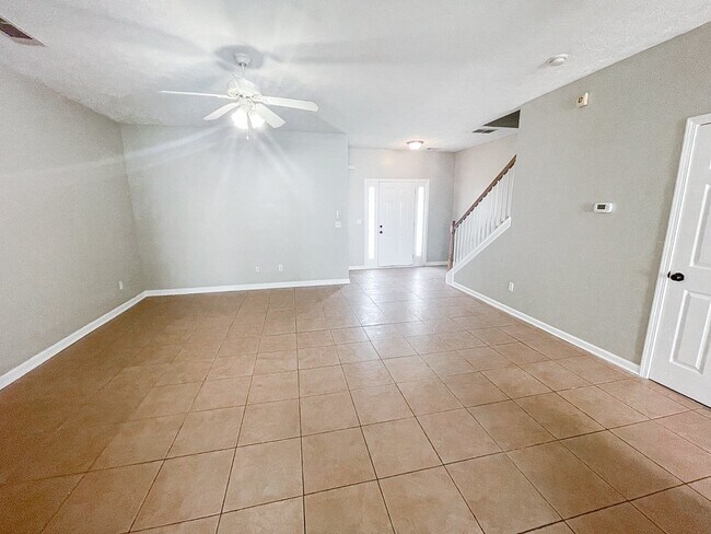 Building Photo - Charming 3-Bedroom Townhome in Sugar Hill ...