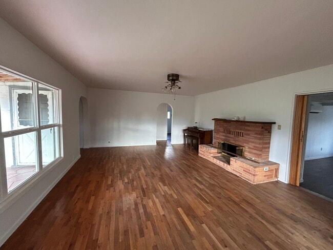 Building Photo - 6065 Colver Rd