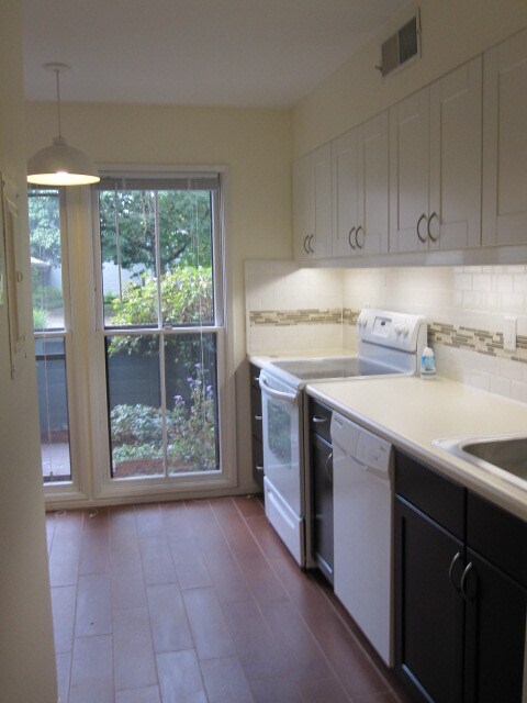 Primary Photo - $500 off first full months rent!! Beautifu...