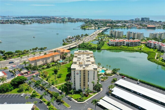 Foto del edificio - 7400 Sun Island Dr S