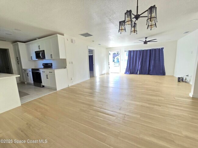 Foto del edificio - 2417 Colonial Dr