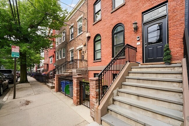 Fachada del edificio. - 328 Garden St