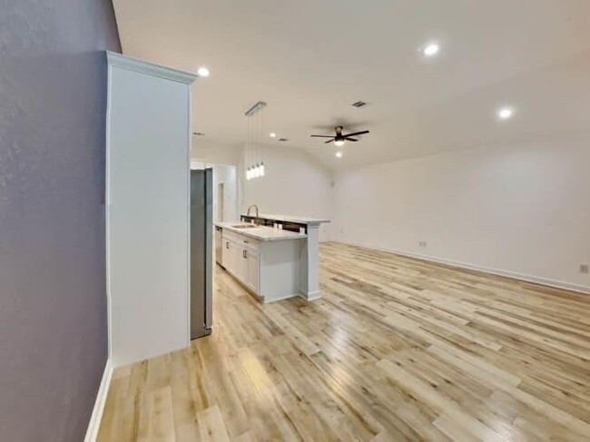 Building Photo - 5202 Northridge Dr