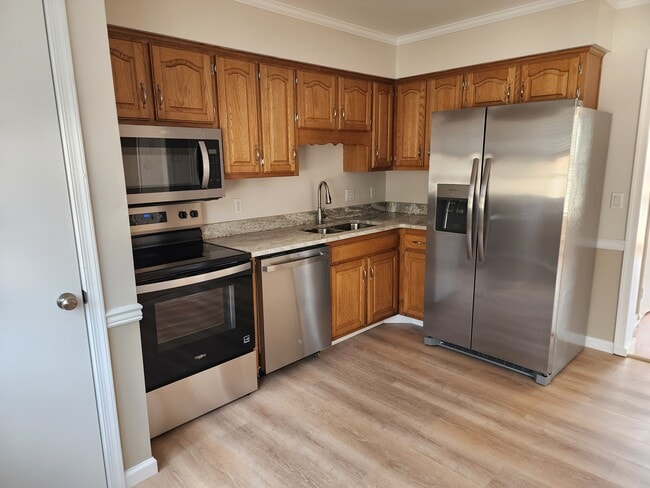 Building Photo - 860 Beaglin Park Dr