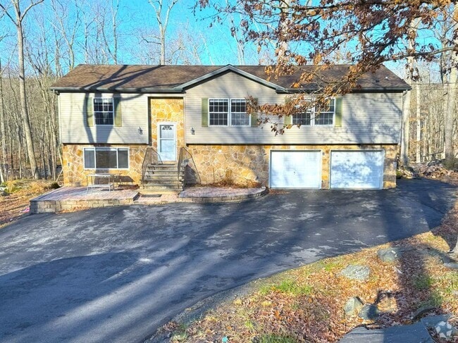 Building Photo - 6486 Decker Rd