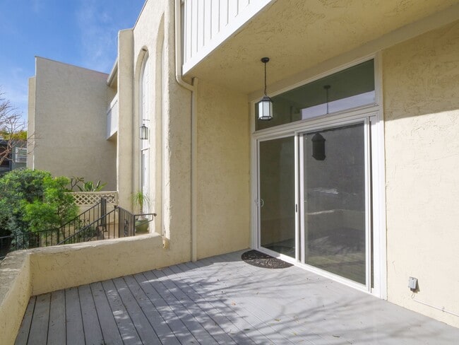 Building Photo - 405 2nd St