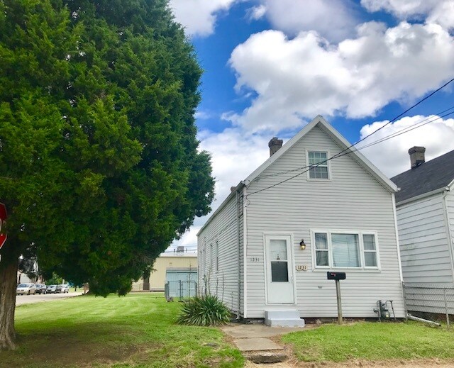Building Photo - 1231 N 5th Ave