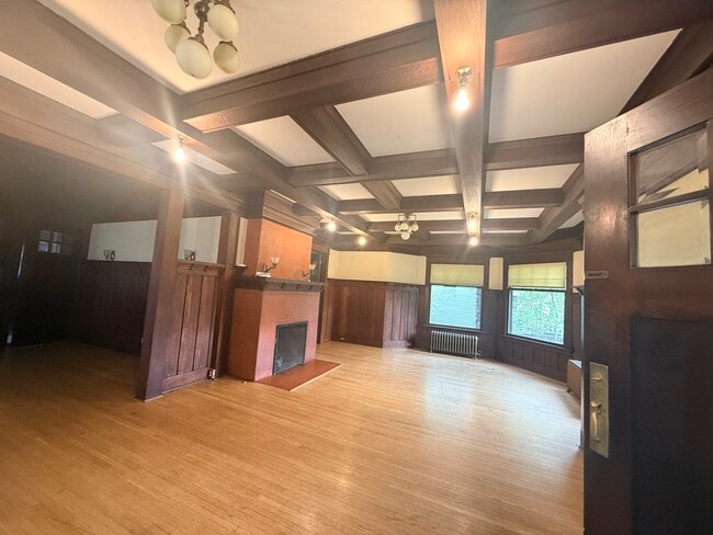 Building Photo - 1514 11th Ave W