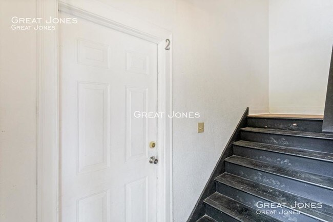 Building Photo - 1715 Perry St