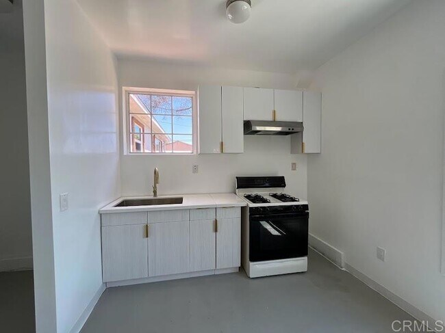 Building Photo - 453 1st Ave