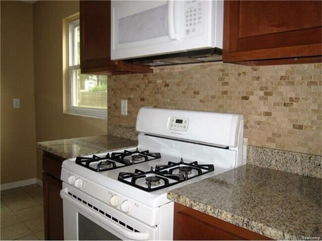 Foto del edificio - 24735 Hopkins St
