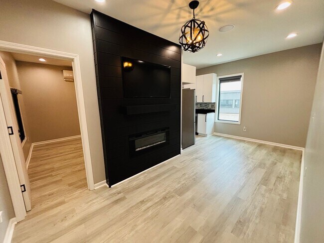 Foto del edificio - * RE RENTAL Available 4/30/26 * 1 Bedroom 1 Bath Apartment *Newly Renovated Summer 2023*