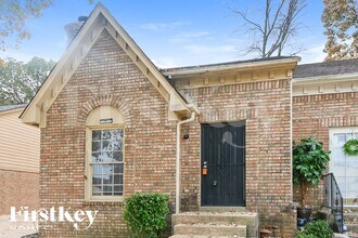 Building Photo - 5855 Plum Valley Dr