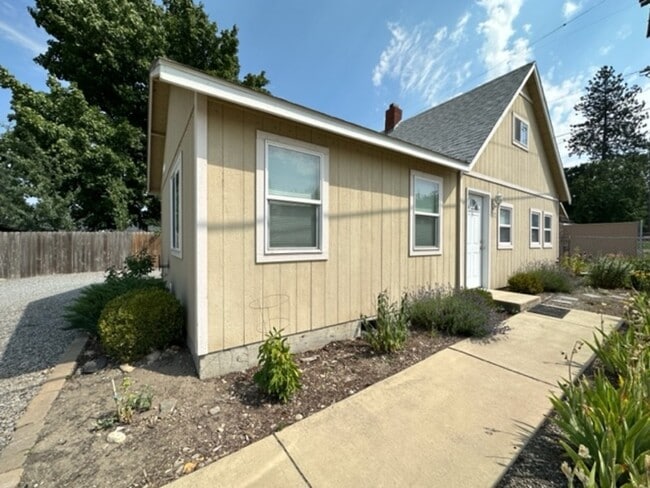 Building Photo - 6702 E 5th Ave