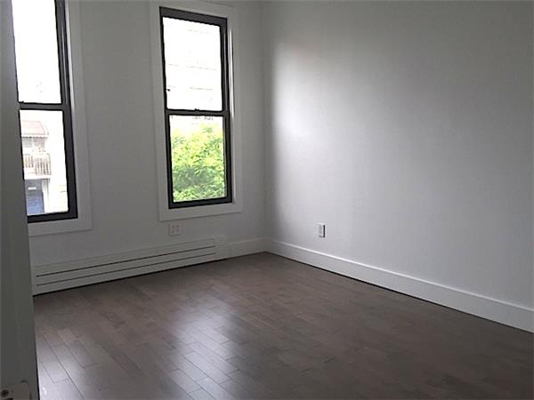 Building Photo - 265 19th St