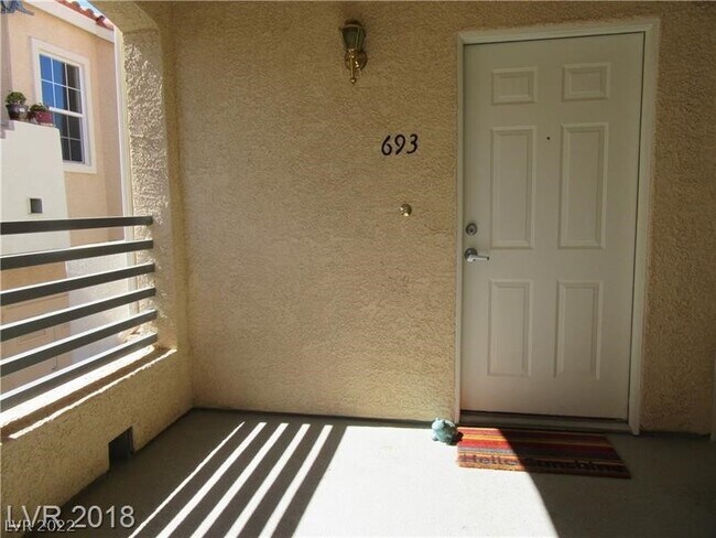 Building Photo - 693 Bay View Dr