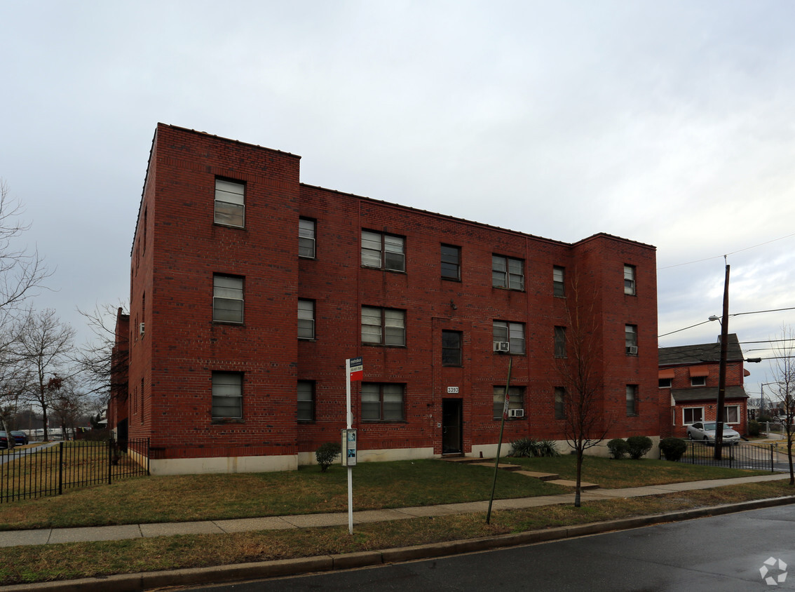 Foto del edificio - 3393 Blaine St NE