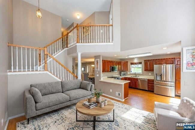 Building Photo - 533 Cascade Ct