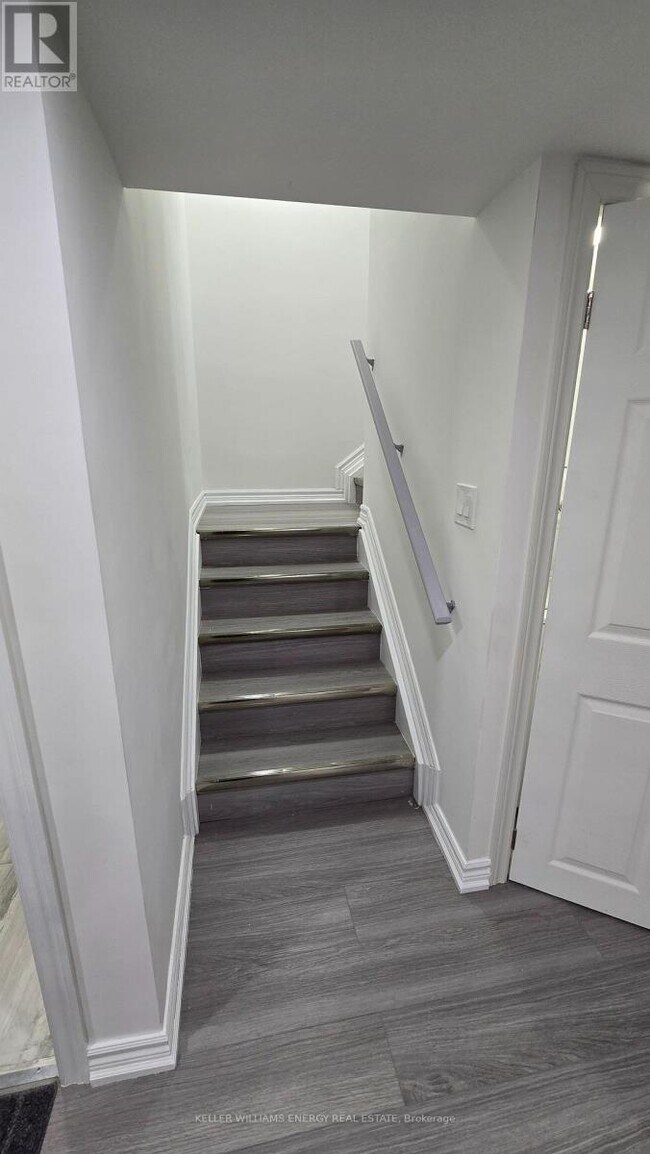 Building Photo - 36 Crombie St