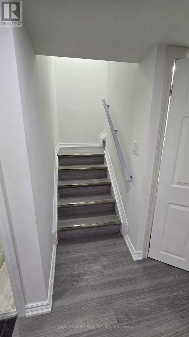 Building Photo - 36 Crombie St