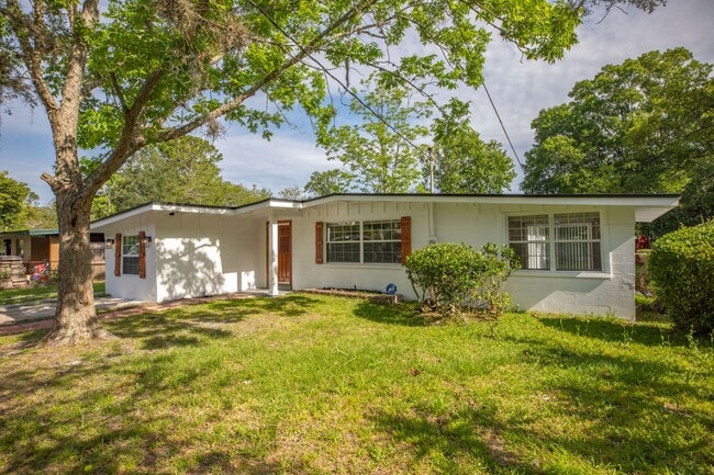 Photo - Renovated 4/2 House