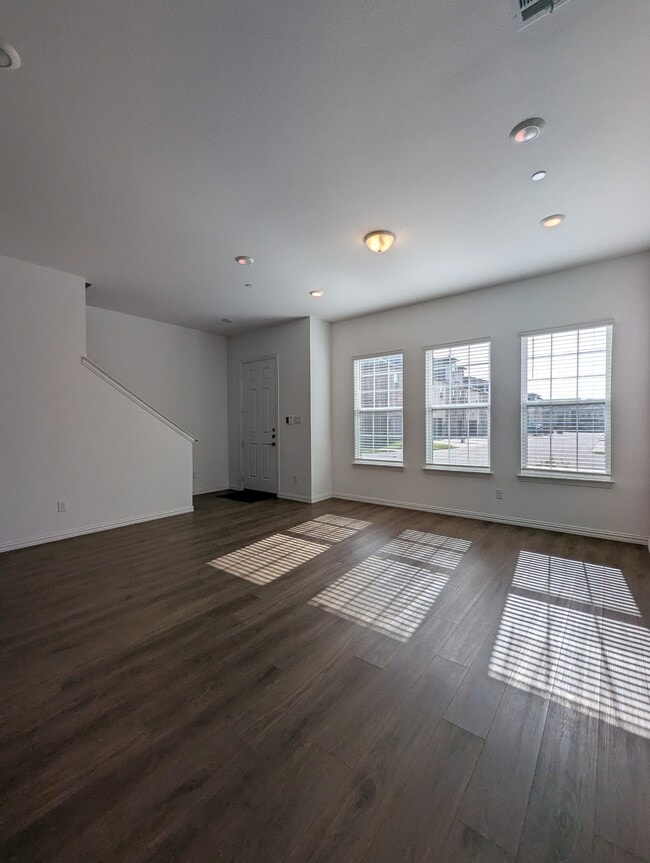 Entry & Living - 2257 Adena Springs Dr