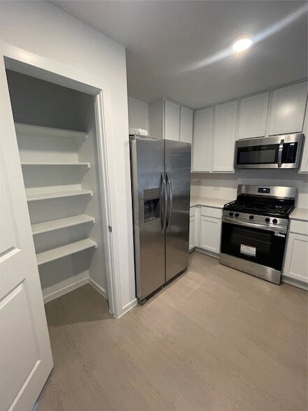 Building Photo - 112 Stran St