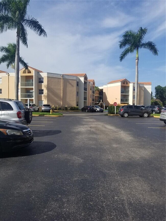 Foto del edificio - 6284 NW 186th St