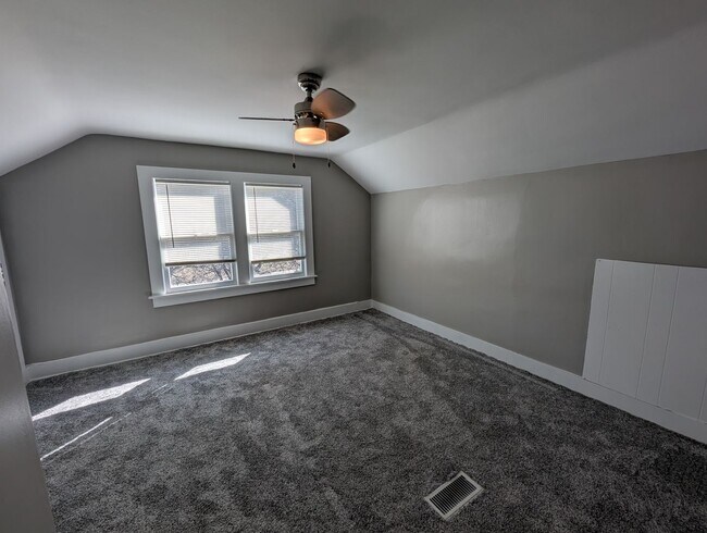 Foto del edificio - 4 Bedroom House in Boonville