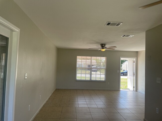 Foto del edificio - 3314 Montclair Cir