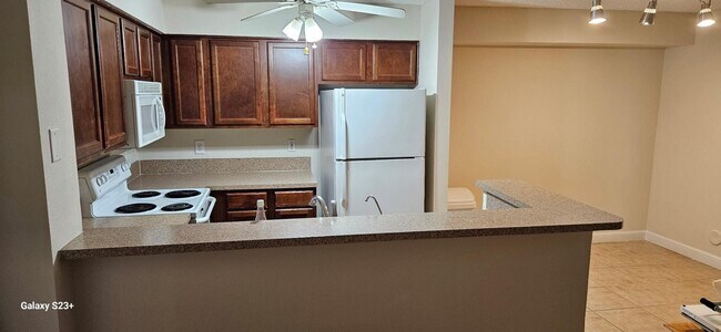 Foto del edificio - 7630 Westwood Dr