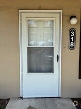 Building Photo - 813 E Rosewood Ln