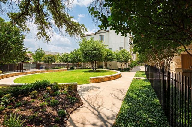 Foto del edificio - 5342 Bowser Ave