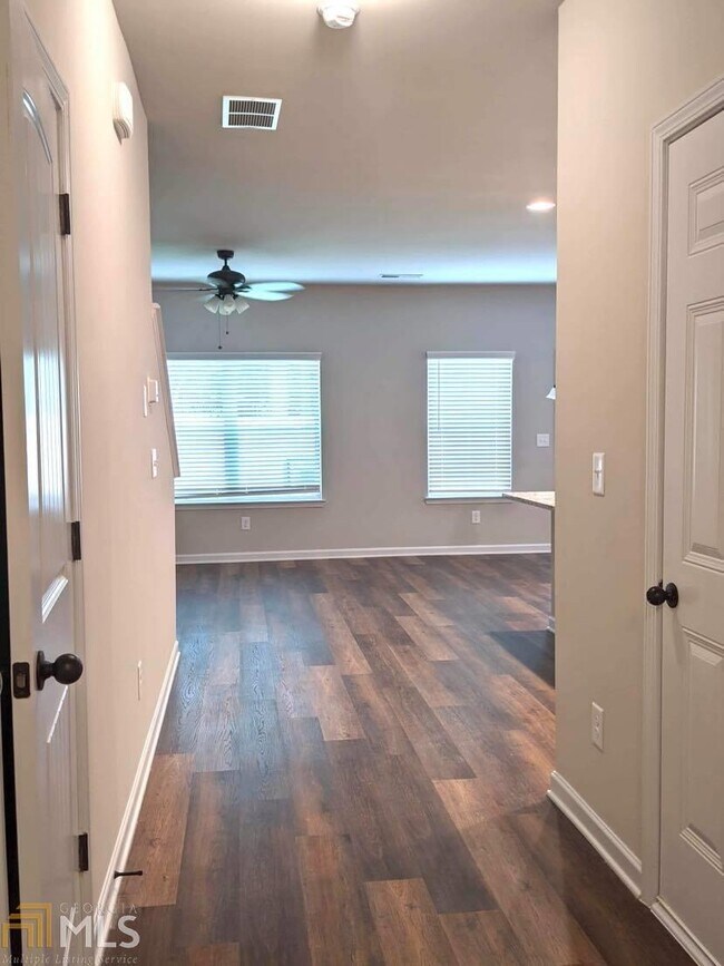 Building Photo - 6054 Oak Bend Ct
