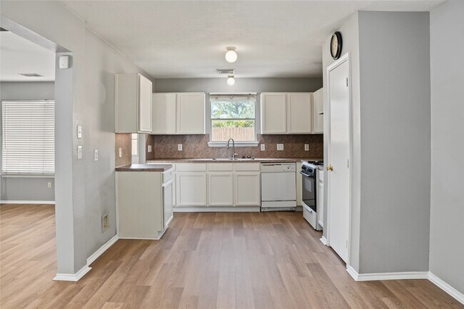 Foto del edificio - 3907 Starbridge Pointe Ln