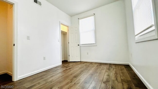 Foto del edificio - 473 Grove St