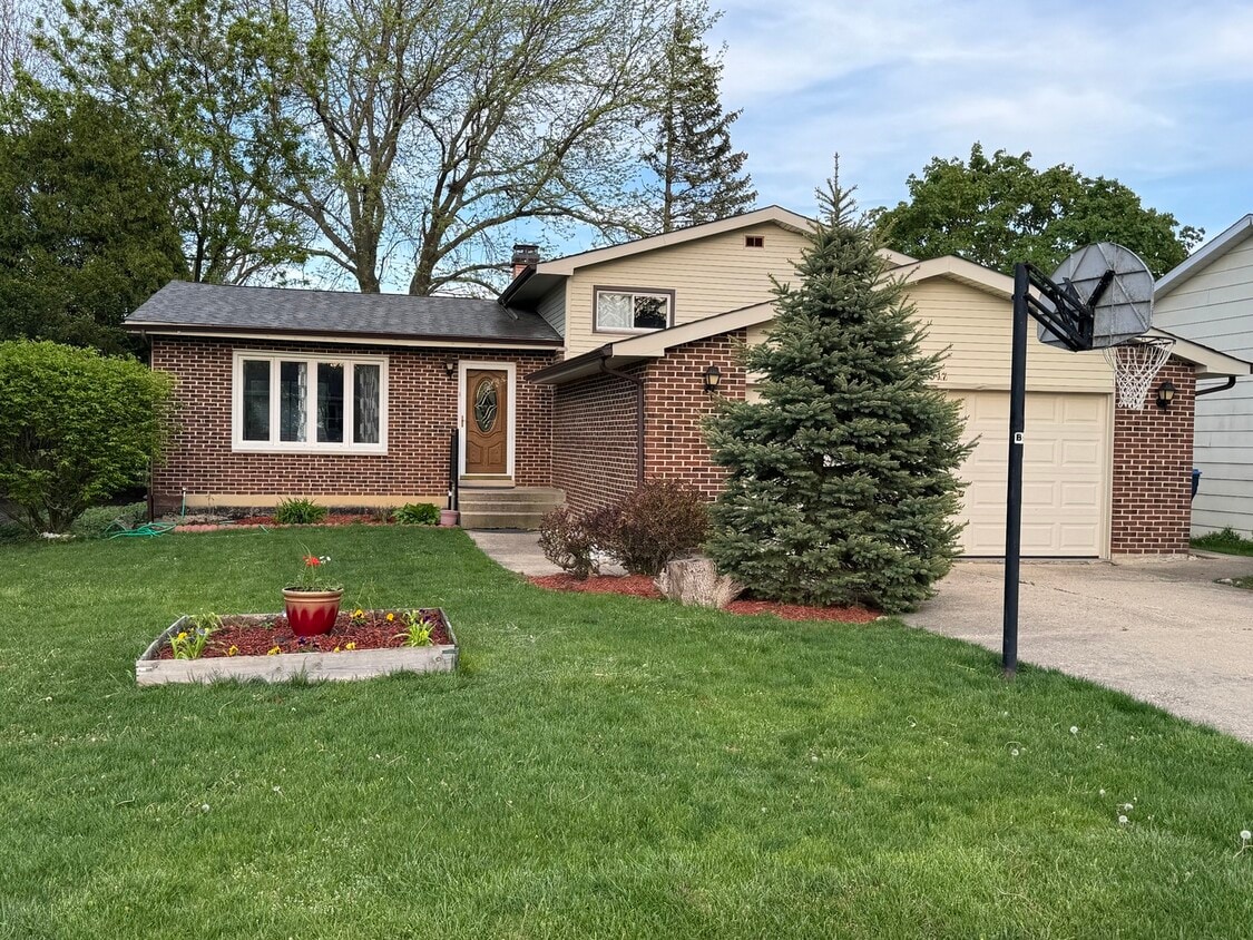 Primary Photo - 20547 N Clarice Ave