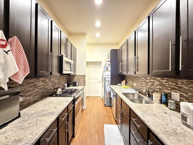 Foto del edificio - 1415 N Campbell Ave