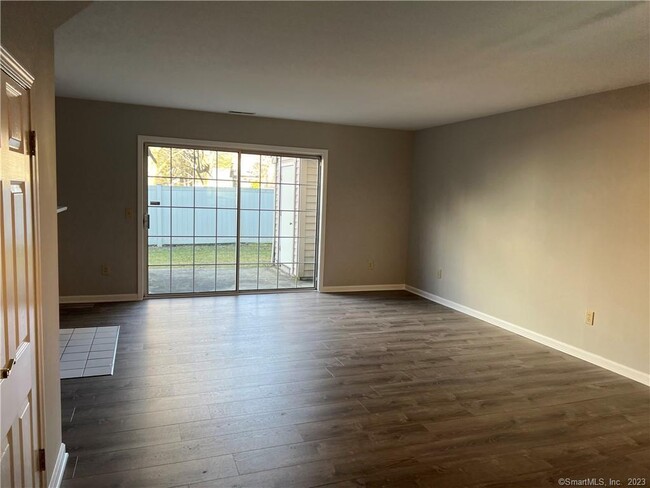 Building Photo - 41 Tamarack Ave