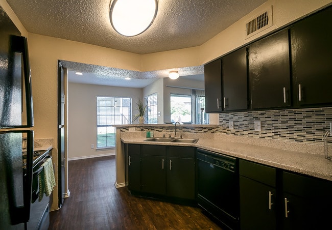 Contemporary Apartment Home - Legacy