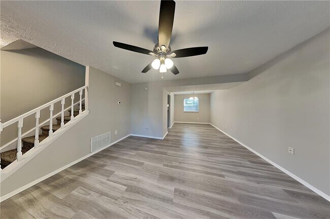 Foto del edificio - 455 Sheringham Ct