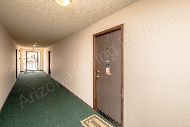 Foto del edificio - CENTRALLY LOCATED 1 BEDROOM CONDO