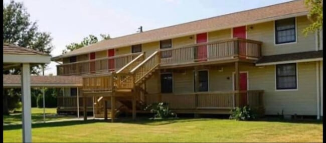 Building Photo - 906 Magnusson Ave